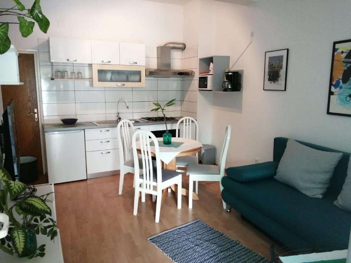 Apartments Suri Vodice Buitenkant foto