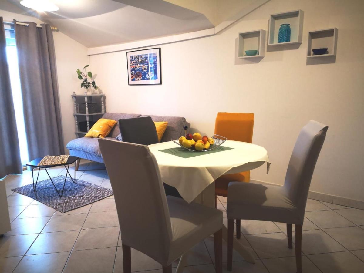 Apartments Suri Vodice Buitenkant foto