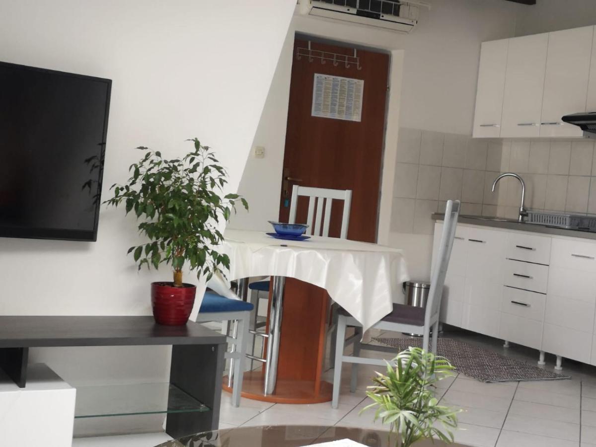 Apartments Suri Vodice Buitenkant foto