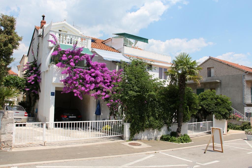 Apartments Suri Vodice Buitenkant foto