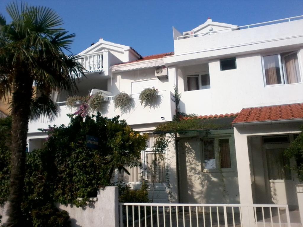 Apartments Suri Vodice Buitenkant foto